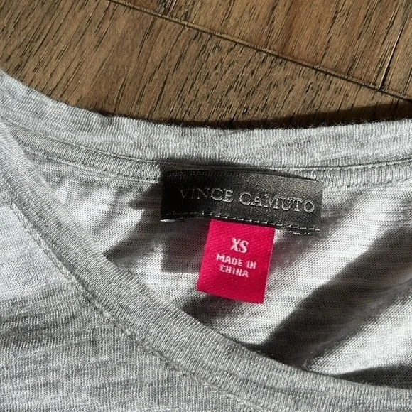 VINCE CAMUTO | gray and white tee, size XS - Picture 2 of 4